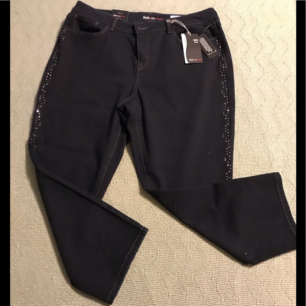 Style & Co. NWT. Sz. 14 Capri mid rise curvy.